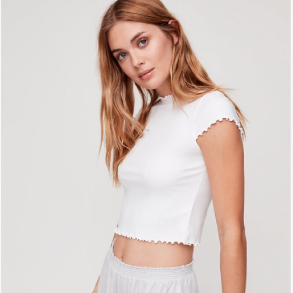 ✨HOST PICK✨Aritzia Sunday Best Crowne T-Shirt